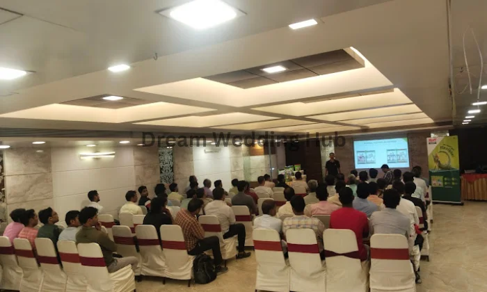 ProjectorScreen and StandSpeaker on rent